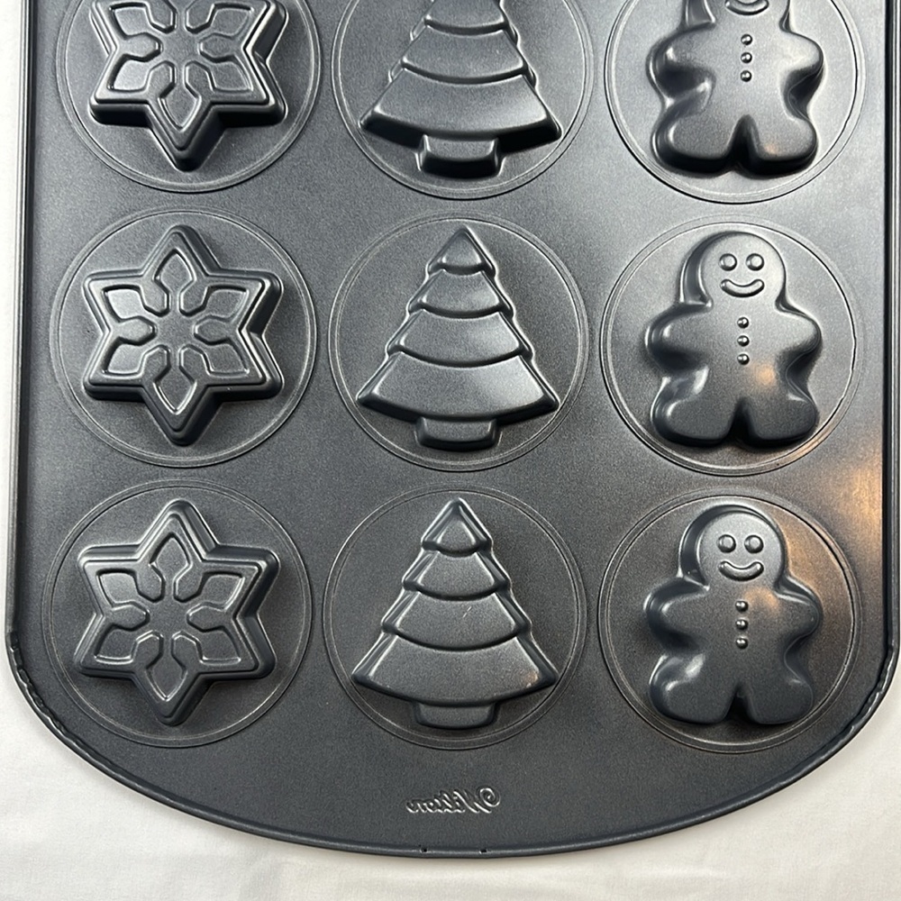 Wilson Preformed Cookie Bakeware - Christmas - Winter - Gingerbread, Tree, Star - Picture 10 of 14